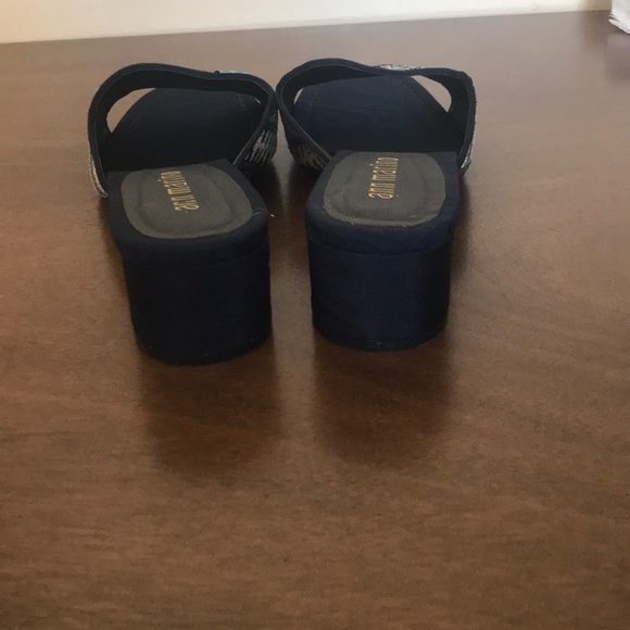 Blue sandals - Picture 2 of 4